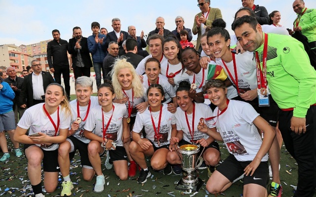 Ataşehir Bayan Futbol Takımı Şampiyon Oldu 2018