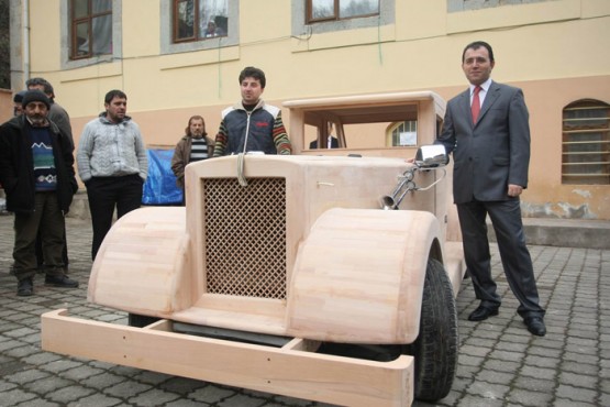 TAHTA YERLİ OTOMOBİL