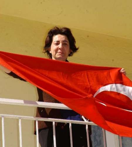 TÜRKİYE ŞEHİTLERİNE AĞLIYOR