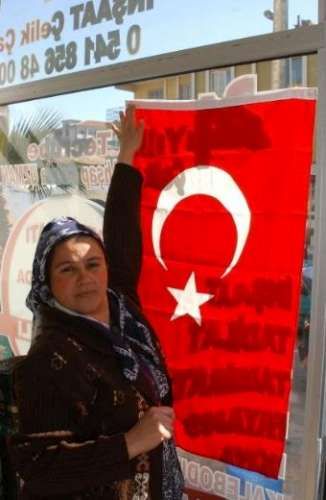 TÜRKİYE ŞEHİTLERİNE AĞLIYOR