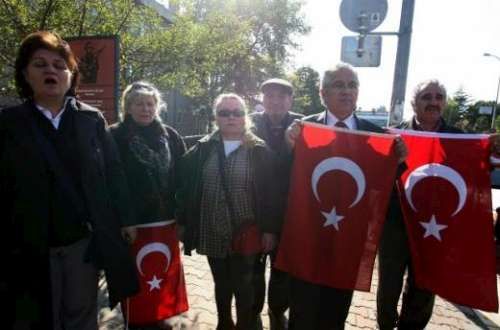 TÜRKİYE ŞEHİTLERİNE AĞLIYOR