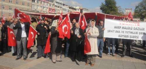 TÜRKİYE ŞEHİTLERİNE AĞLIYOR