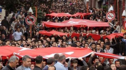 TÜRKİYE ŞEHİTLERİNE AĞLIYOR