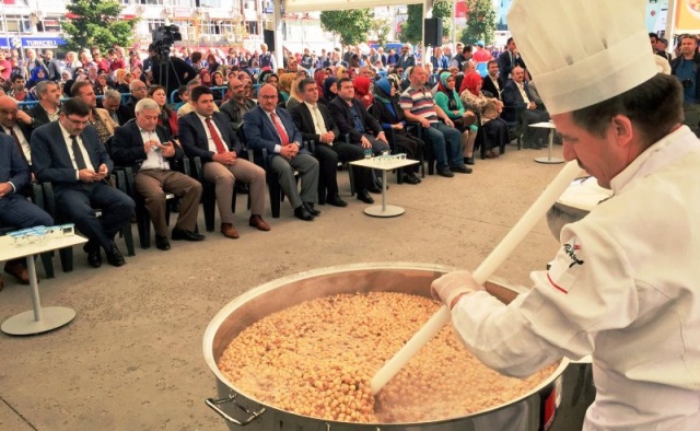 Ümraniye Belediyesi Aşüre Dağıtım Fotoları, 2016