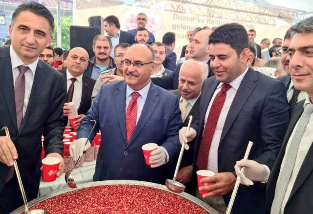 Ümraniye Belediyesi Aşüre Dağıtım Fotoları, 2016