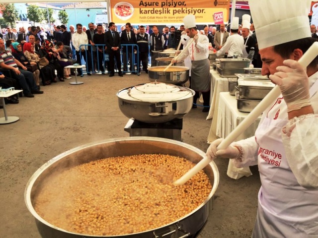 Ümraniye Belediyesi Aşüre Dağıtım Fotoları, 2016