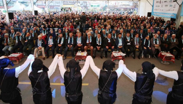 Ümraniye Belediyesi Tarafından Organize Edilen 5. Geleneksel Hamsi ve Kültür Festivali’nde Tonlarca Hamsi Dağıtıldı