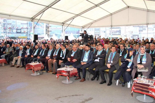 Ümraniye Belediyesi Tarafından Organize Edilen 5. Geleneksel Hamsi ve Kültür Festivali’nde Tonlarca Hamsi Dağıtıldı