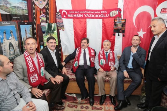 İDRİS GÜLLÜCE, ÜMRANİYE MEYDAN’INI GEZDİ
