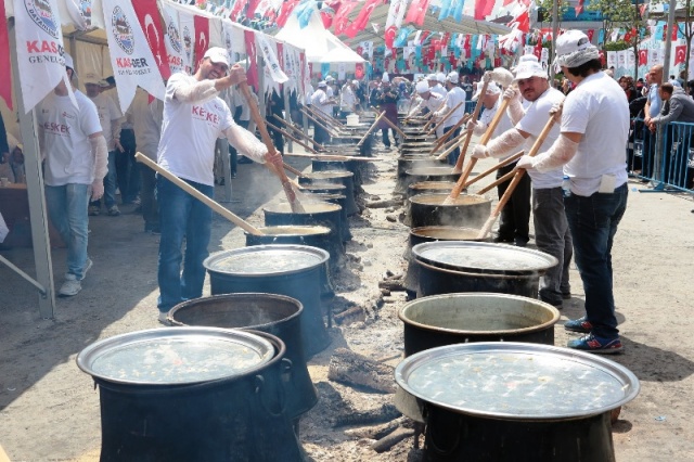 Ümraniye Meydanında Kastamonululardan Keşkek Şöleni