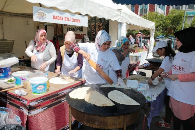 Ümraniye Meydanında Kastamonululardan Keşkek Şöleni