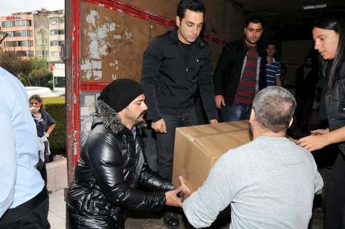 DEPREMZEDELER İÇİN GÖNÜLLÜ ÇALIŞTILAR