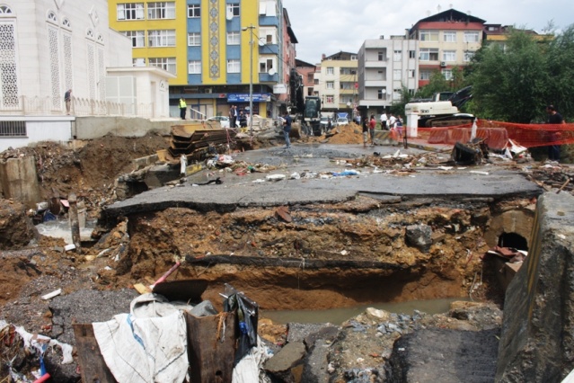 Ataşehir, Yenisahra, Ali Fuat Cebesoy Köprüsü Sel Baskını Fotoları 18 Temmuz 2017