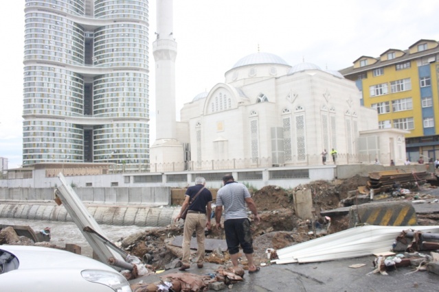 Ataşehir, Yenisahra, Ali Fuat Cebesoy Köprüsü Sel Baskını Fotoları 18 Temmuz 2017