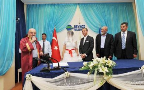 11.11.11 saat 11 ile evliliklerini ölümsüzleştirdiler 