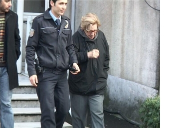 Yaşlı kadından kapkaç yaptığı paraları sayarken yakalandı