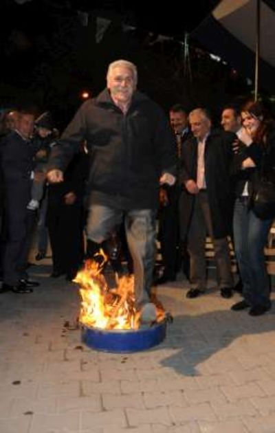 Avcılarda bahar ateşi Hıdrellez şöleni coşku ile kutlandı.