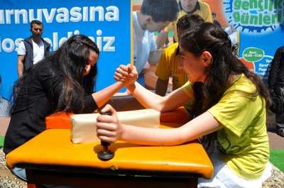 Bayanlar bilekte güçlerini gösterdiler