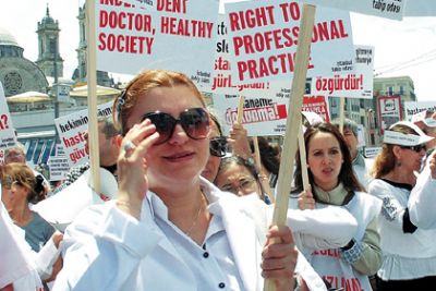 Danıştay Yürütmeyi durdurdu, Doktorlar şimdilik nefes aldı