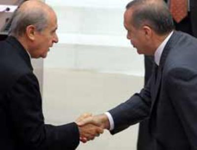 MHP lideri Bahçeli, Kandil'in bombalanmasını isterken Zeytinburnu'ndaki olaylara ise tepki gösterdi