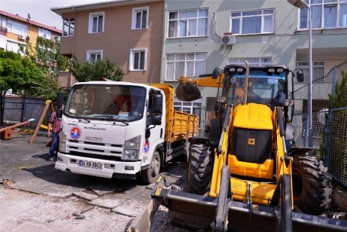 Maltepe Belediyesi’nden duvarı çöken okula anında müdahale