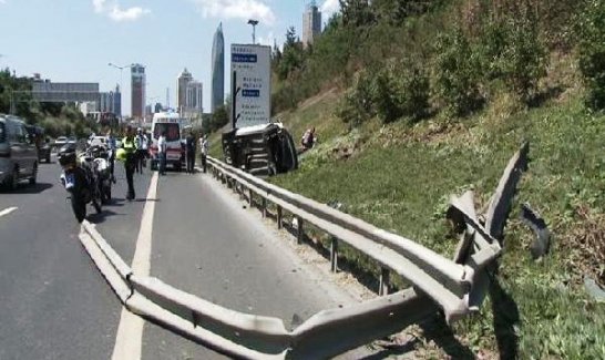 Ataşehir'de Trafik Kazası, 2 kişi yaralandı.