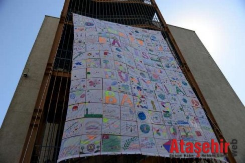 Kadıköy Belediye Binasında "Barış" Resmi