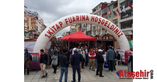 Sultanbeyli Kitap Fuarına Yoğun İlgi