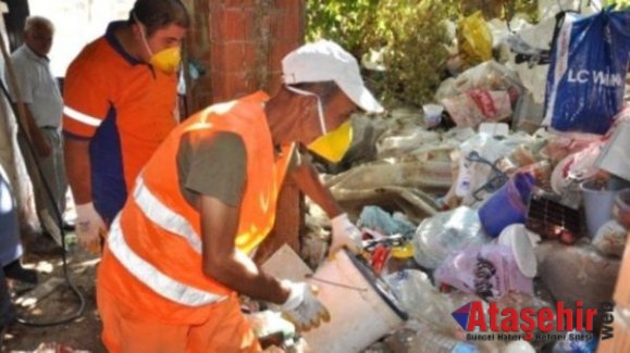 Ataşehir'de  Evden 5 kamyon çöp çıktı