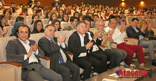 Hababam Sınıfı oyuncuları Ataşehir'de lise öğrencileri ile buluştu