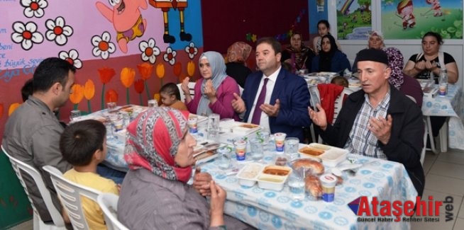 Maltep'de  İftara sofrasına Başkan eli değdi