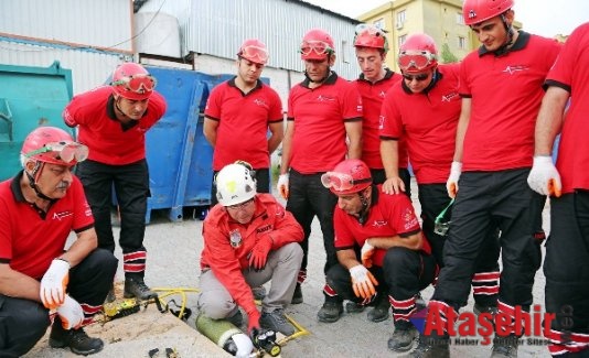 AKUT’tan Ataşehir Belediyesi personeline kurtarma eğitimi