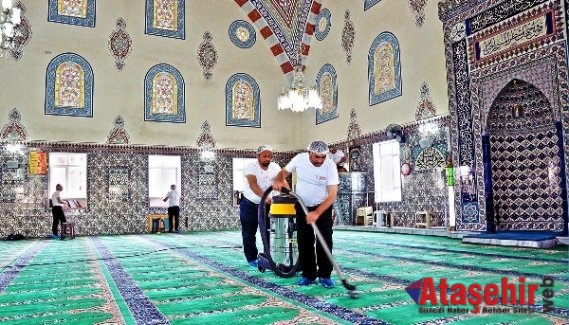 ATAŞEHİR'DE  KUTSAL MEKANLAR'DA TEMİZLİK