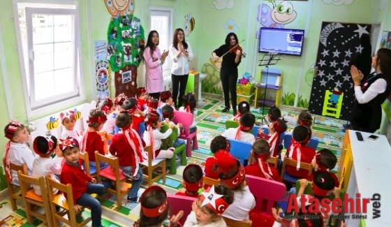 Maltepeli miniklerden kemanlı Cumhuriyet kutlaması