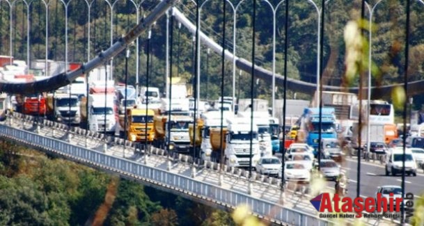 FATİH SULTAN MEHMET KÖPRÜSÜNDE ARACI ARIZALANAN SÜRÜCÜ NE YAPAR?