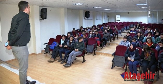 ATAŞEHİR’DE ÖĞRENCİLERE BAĞIMLILIK SEMİNERİ VERİLDİ