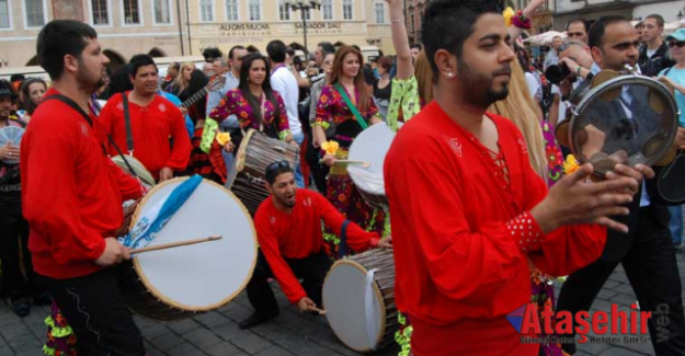 Romanlara Profesyonel Müzik Eğitimi