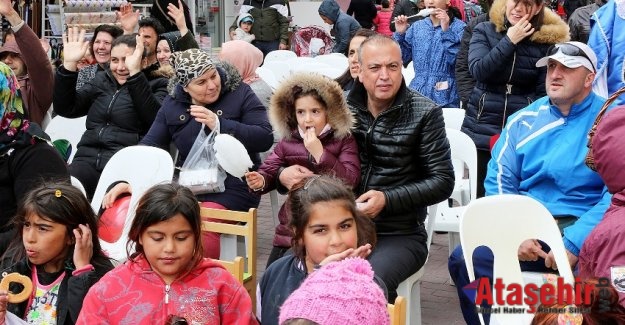 ATAŞEHİR'DE  ÇOCUK BAYRAMINDA BÜYÜKLER DE EĞLENDİ