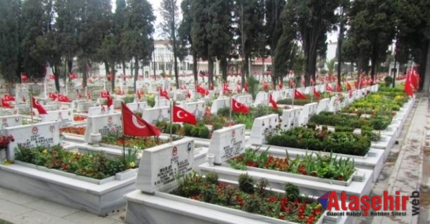 Edirnekapı Şehitlikte bayram arifesi dualar edildi