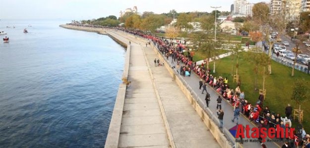 KADIKÖY'DE BİNLER ATATÜRK İÇİN EL ELE VERDİ