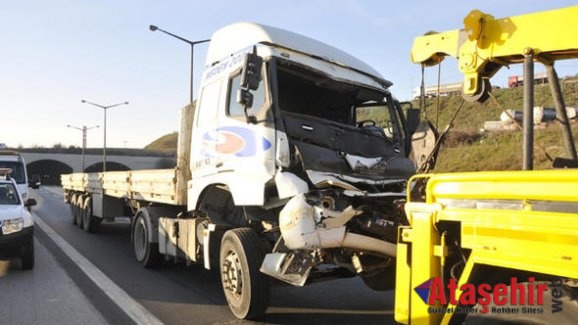 Ataşehir TEM'de Zincirleme Kaza! 6 Araç Birbirine Çarptı