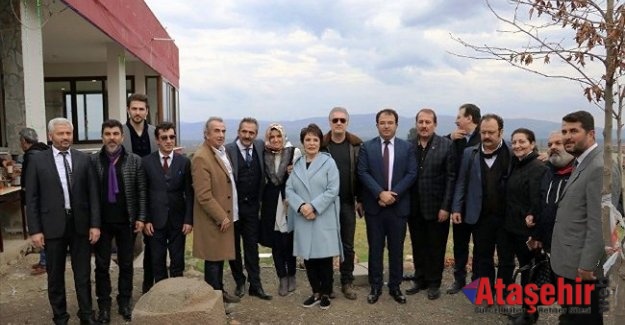 Ünlü isimlerden Askere 'Zeytin Dalı' desteği