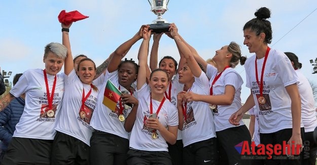ŞAMPİYON ATAŞEHİR BELEDİYESPOR KUPASINI KAVUŞTU