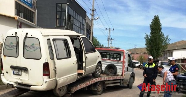 Zabıta Ekipleri  Hurda Araçları Topluyor