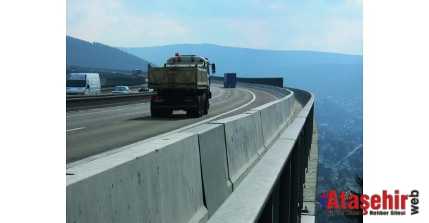 YOLLAR BETON BARİYERLERLE DAHA GÜVENLİ