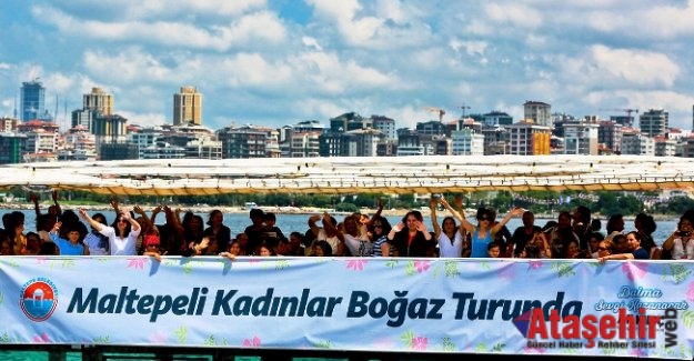 Yüzlerce kadın tekne turunda buluştu