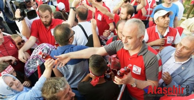 Kızılay, 15 Temmuz’da yine meydanlarda halkın yanında