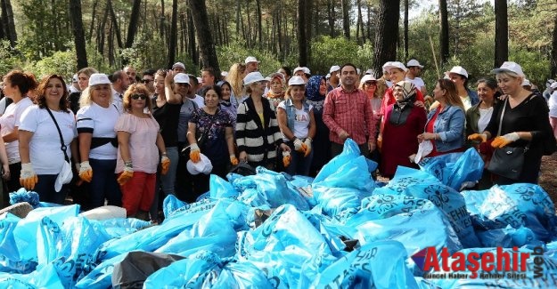 ATAŞEHİRLİLER 10 DAKİKADA 1 TON ÇÖP TOPLADI