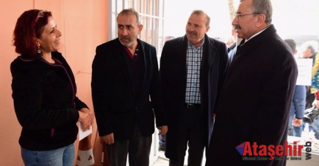 İsmail Erdem Chp Standını Ziyaret Etti
