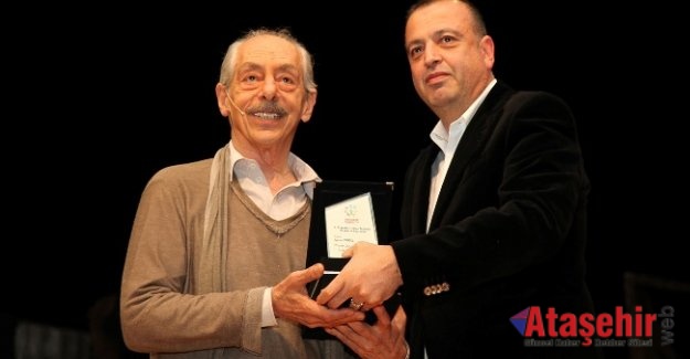 İLGEZDİ, DÜNYA TİYATROLAR GÜNÜNÜ KUTLADI
